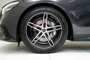 Mercedes-Benz E 300 Bild 3