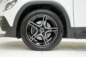 Mercedes-Benz GLB 200 d 4MATIC Night Navi Sport KAM SpurW SpurH Bild 3