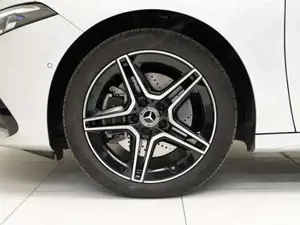 Mercedes-Benz A 250 e Kompaktlimousine Night KAM SpurW PDC Bild 3