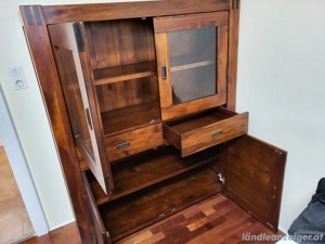 Vitrine Glasschrank Echtholz, massiv, wie neu! Bild 3