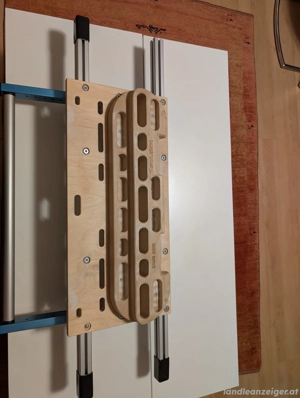 Beastmaker 1k mit Halterung für den Türrahmen