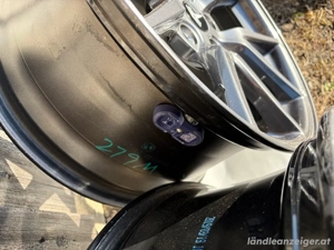 Tesla model 3 original 18" Felgen Bild 3