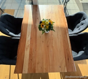 Esstisch aus Akazienholz + 4 Armlehnstühle   super Zustand Bild 2