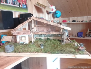 Große alpenländische Krippe mit figuren