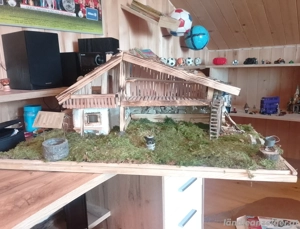 Große alpenländische Krippe mit figuren Bild 2