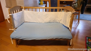 Beistellbett aus Holz, inkl. Matratze und Leintücher