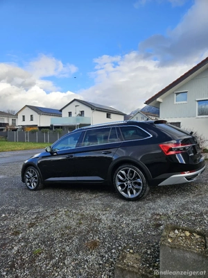 Skoda Superb 2.0 TDI Scout DSG Allrad Kombi