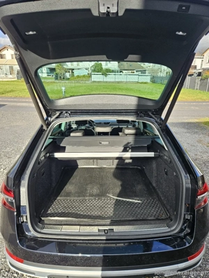 Skoda Superb 2.0 TDI Scout DSG Allrad Kombi Bild 4