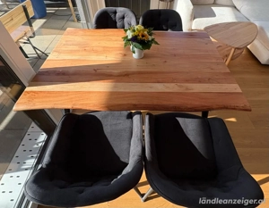 Esstisch aus Akazienholz + 4 Armlehnstühle   super Zustand Bild 4