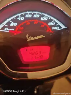 Vespa GTS 300 Super Bild 4