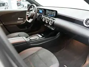 Mercedes-Benz A 200 d Kompaktlimousine W-Paket Night Navi Sport Bild 7