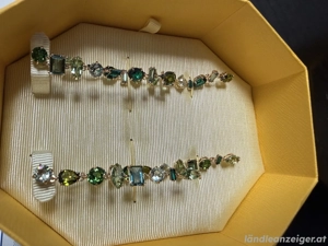 Swarovski, Gema Drop-Ohrhänger Asymmetrisches Design, Verschiedene Schliffe, Extralang, Grün Bild 2