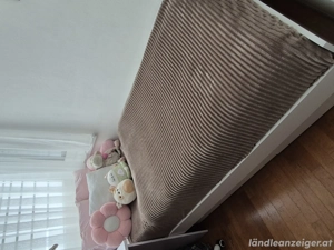 Weißes Einzelbett aus Holz mit Lattenrost und 2 Unterbettkästen