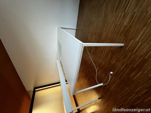 Arbeitstisch mit Durchleucht-Aussparung Bild 2