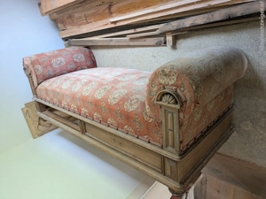 Alte Antike Couch mit Rückwand Bild 2