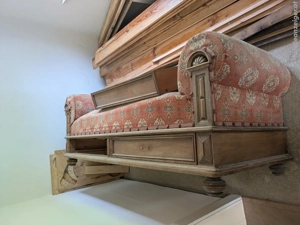 Alte Antike Couch mit Rückwand Bild 3