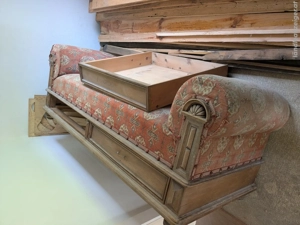 Alte Antike Couch mit Rückwand Bild 4