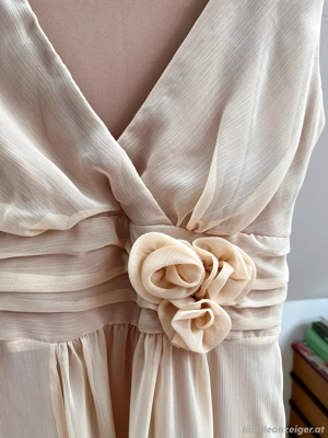 Elegantes Chiffonkleid in Nude Champagner   Größe S Bild 3
