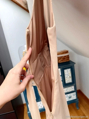 Elegantes Chiffonkleid in Nude Champagner   Größe S Bild 5