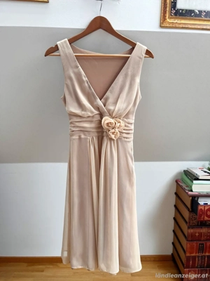 Elegantes Chiffonkleid in Nude Champagner   Größe S Bild 2