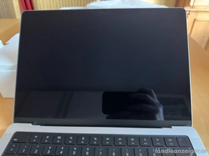 Apple MacBook Pro 14 Zoll M3 Pro Chip 18GB RAM 1TB SSD Silber (Sehr Gut) Bild 3