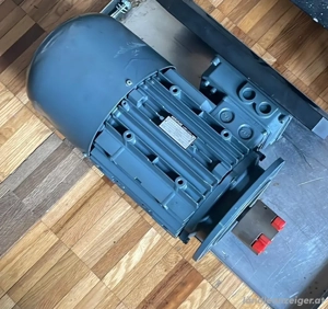 Elektromotor mit Bremsr Bild 2