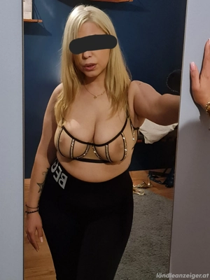 Behaarte  Muschi  Sabrina  Bild 4