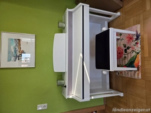 E-Piano mit Stuhl  Bild 2