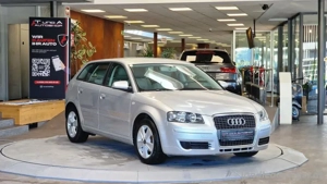 Audi A3 1.6 SB Attraction Tiptronic WENIG KM Bild 4
