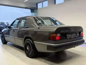 Mercedes-Benz E 300 Bild 6