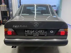 Mercedes-Benz E 300 Bild 8