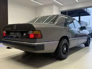 Mercedes-Benz E 300 Bild 9