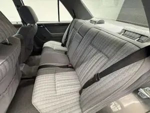 Mercedes-Benz E 300 Bild 13