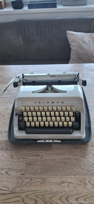 Schreibmaschine Triuph *gabriele 10*