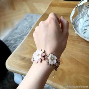 Elegantes Blumenarmband in Rosé & Weiß   verstellbar Bild 2