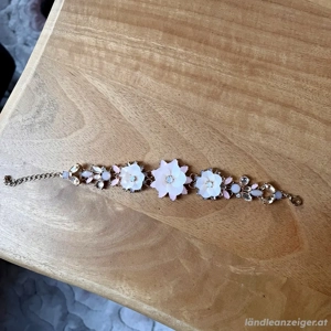 Elegantes Blumenarmband in Rosé & Weiß   verstellbar Bild 3