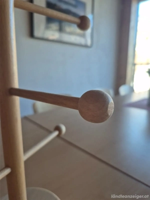 Brezelhalter aus Holz Bild 4