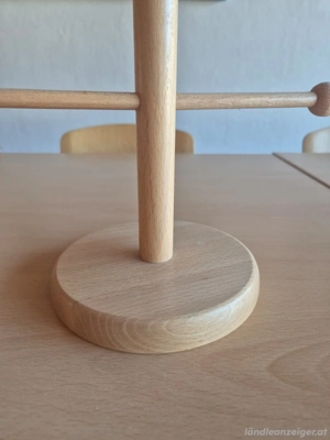 Brezelhalter aus Holz Bild 3