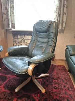 Sehr gut erhaltene Echt-Leder Couch-Garnitur mit Drehsessel und Fußauflage Bild 4