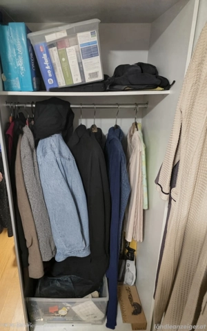 Kleiderschrank  Bild 3