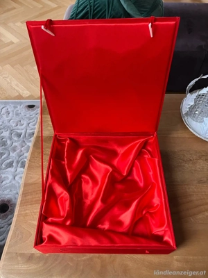 Dekorative Aufbewahrungsbox mit asiatischem Brokatmuster   Rot & Gold | 33 x 33 x 10 cm Bild 2