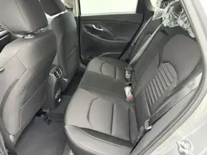 Hyundai i30 STYLE EDITION SHZ NAVI ALU LED RFK PDC 1.5 MPI ... Bild 10