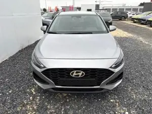 Hyundai i30 STYLE EDITION SHZ NAVI ALU LED RFK PDC 1.5 MPI ... Bild 2