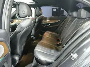 Mercedes-Benz E-Klasse Bild 11