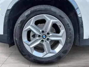 BMW X1 sDrive18d xLine // Anhängerkupplung // Komfortzg. // elektr. Sitzverstellung Bild 6