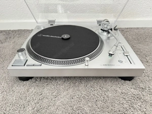 Audio Technica AT-LP120X USB Plattenspieler mit Tonarm + System in silber
