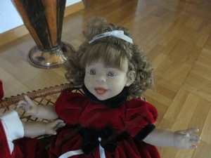 Puppen mit Samtkleidung Bild 2