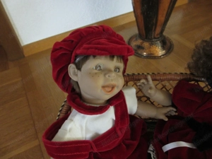 Puppen mit Samtkleidung Bild 3