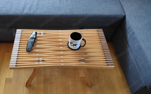 Couchtisch, Beistelltisch aus Holzstreifen Lärche und amerikanische Nuss Bild 2