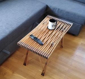 Couchtisch, Beistelltisch aus Holzstreifen Lärche und amerikanische Nuss Bild 3